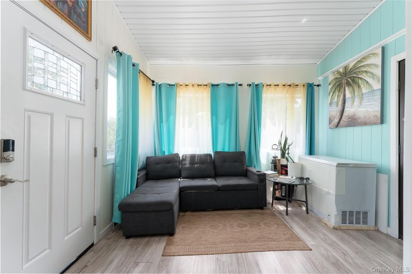 Large Versatile Residential Home with 6 bedrooms and 4 1/2 baths - photo 10