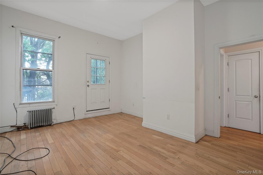 Welcome to 294 Hemlock Street, a classic Brooklyn row house - photo 3