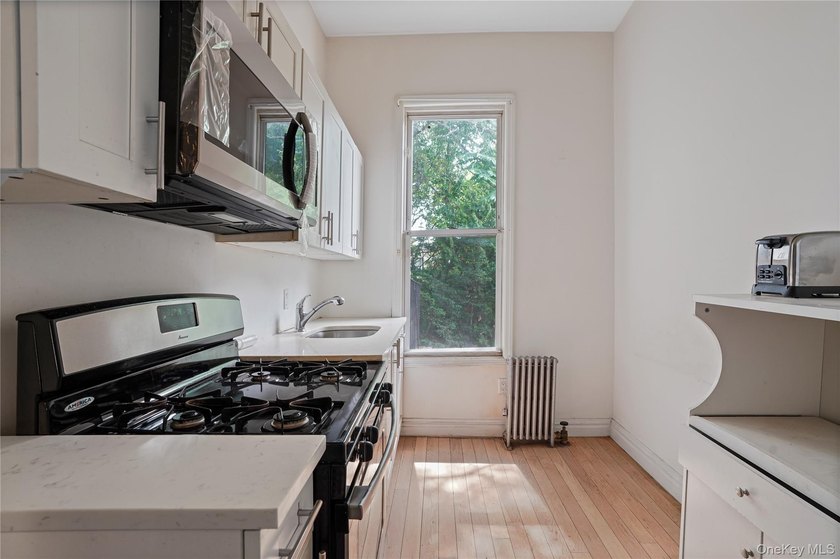 Welcome to 294 Hemlock Street, a classic Brooklyn row house - photo 6