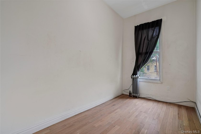 Welcome to 294 Hemlock Street, a classic Brooklyn row house - photo 9