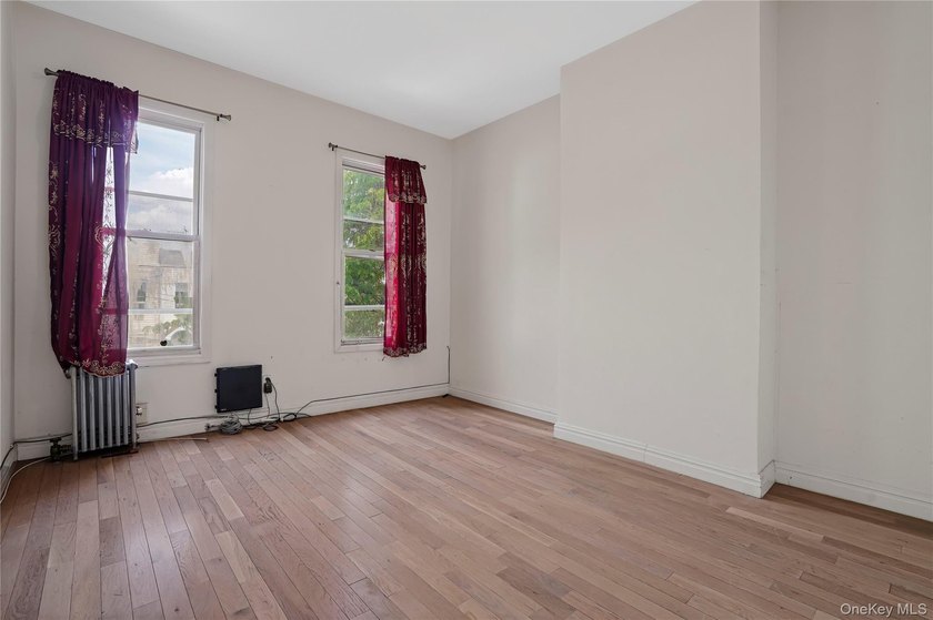 Welcome to 294 Hemlock Street, a classic Brooklyn row house - photo 10