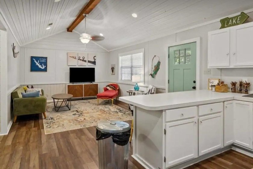 Beautiful 2 bedroom 1 bath cabin tucked away in the Pines of - photo 3
