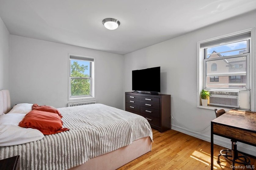 Fabulous top floor 2 bedroom unit close to the new bustling - photo 14