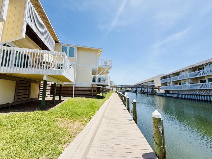 Welcome to this beautifully updated 1-bedroom &amp; rare 1.5-bath - photo 36
