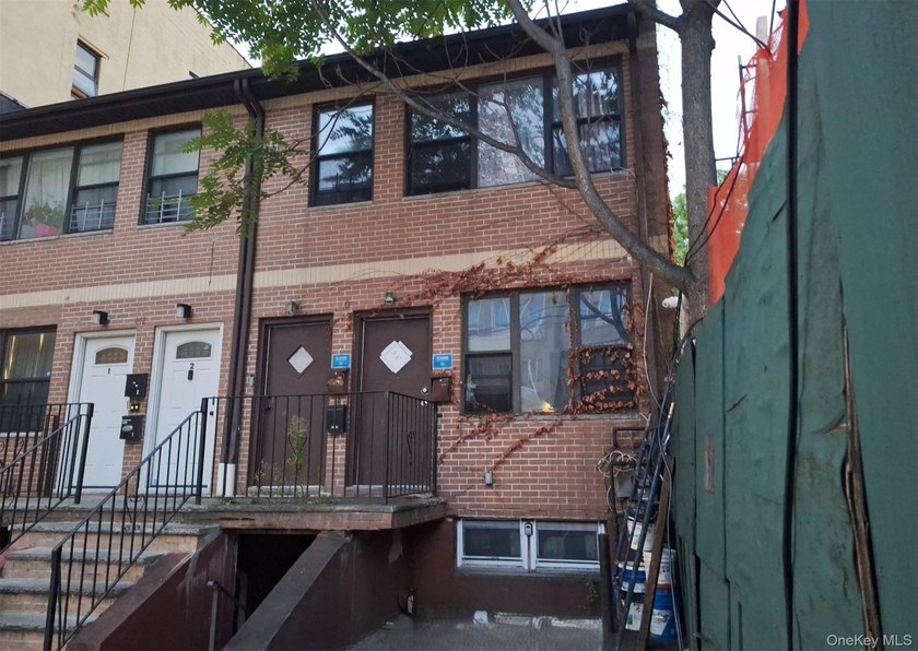 This Duplex Style Home Features 5 Bedrooms, 2 Full Baths and - photo 4
