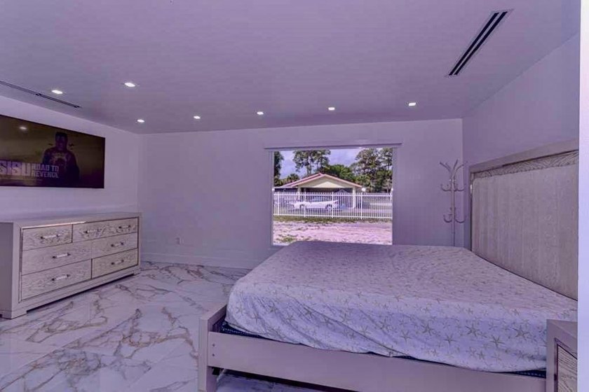 BEAUTIFUL HOME!! 4 bedrooms and 2 bathrooms, this property - photo 28