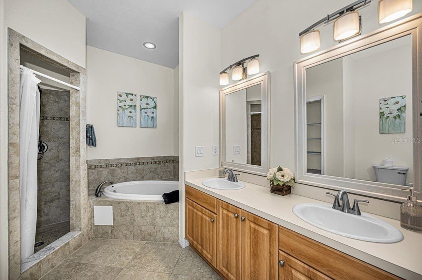 With a full-price offer, sellers will install a new roof, AC - photo 31