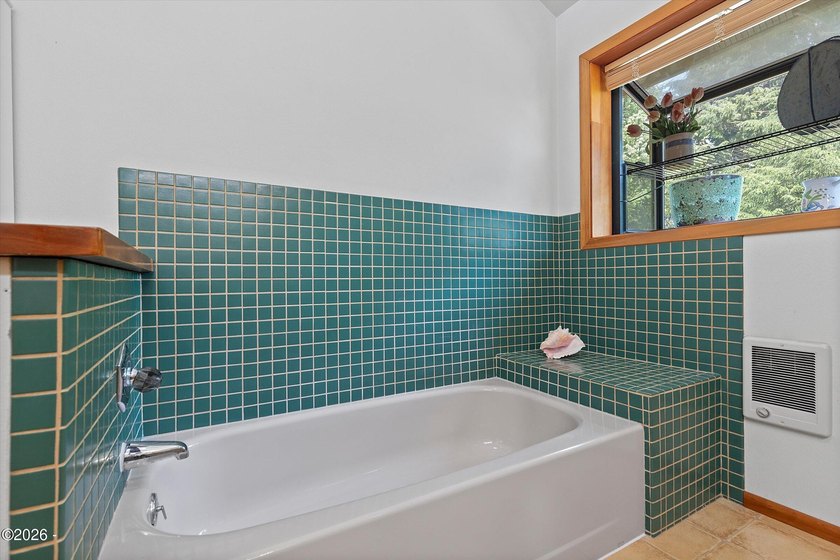 CHARMING COASTAL HOME! This 2,320 square foot home is located on - photo 35