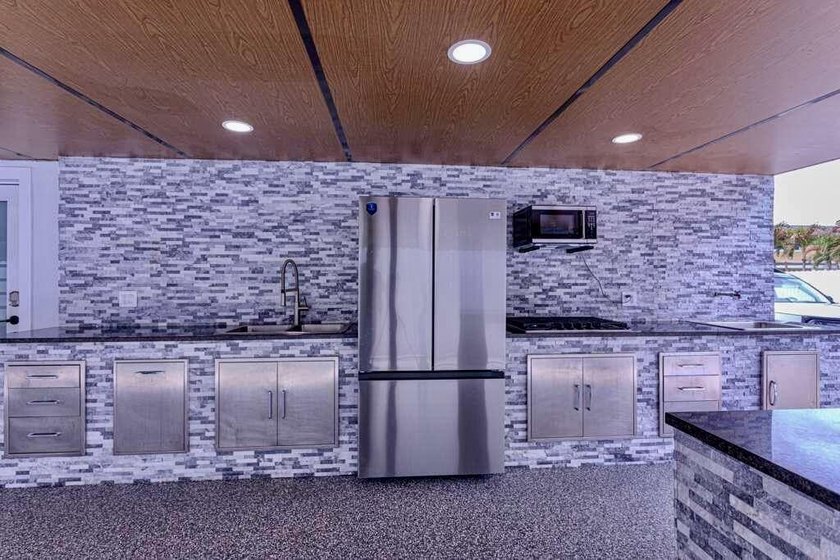 BEAUTIFUL HOME!! 4 bedrooms and 2 bathrooms, this property - photo 41