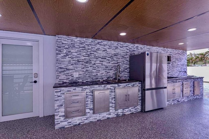 BEAUTIFUL HOME!! 4 bedrooms and 2 bathrooms, this property - photo 42