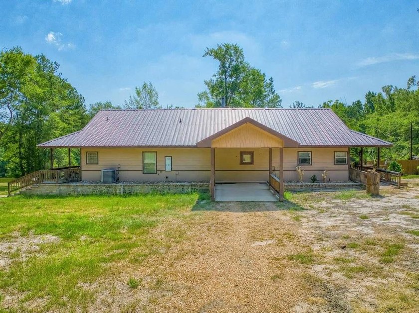 Luxury country living meets East Texas charm on this stunning 14 - photo 4