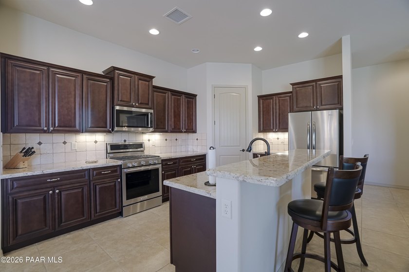 A RARE opportunity to own a single-level spacious property with - photo 16