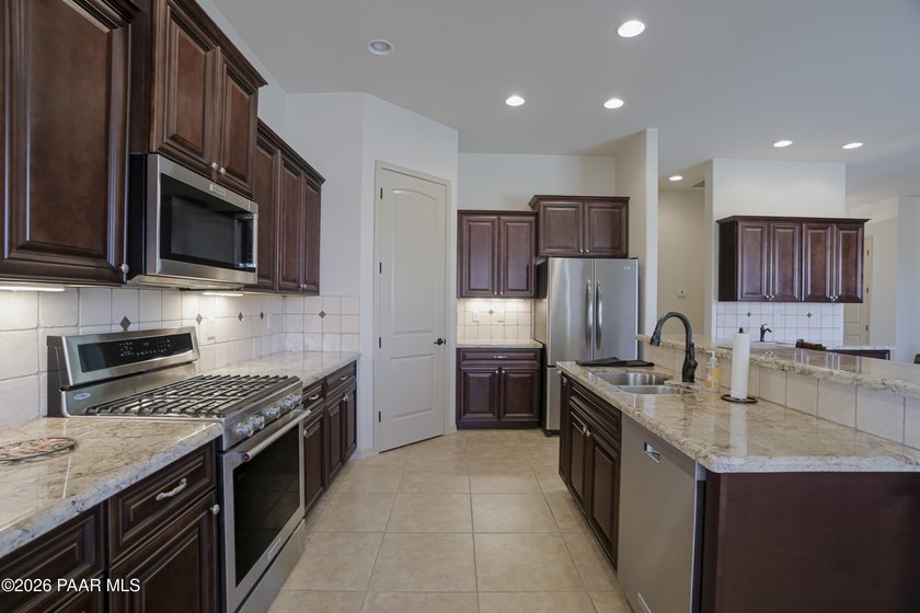 A RARE opportunity to own a single-level spacious property with - photo 17