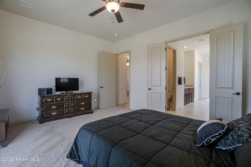A RARE opportunity to own a single-level spacious property with - photo 21