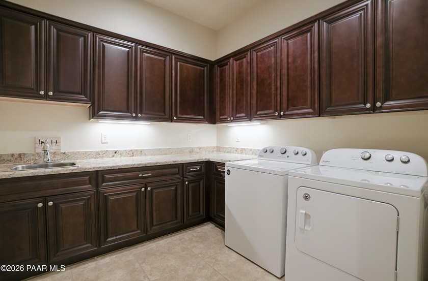 A RARE opportunity to own a single-level spacious property with - photo 30