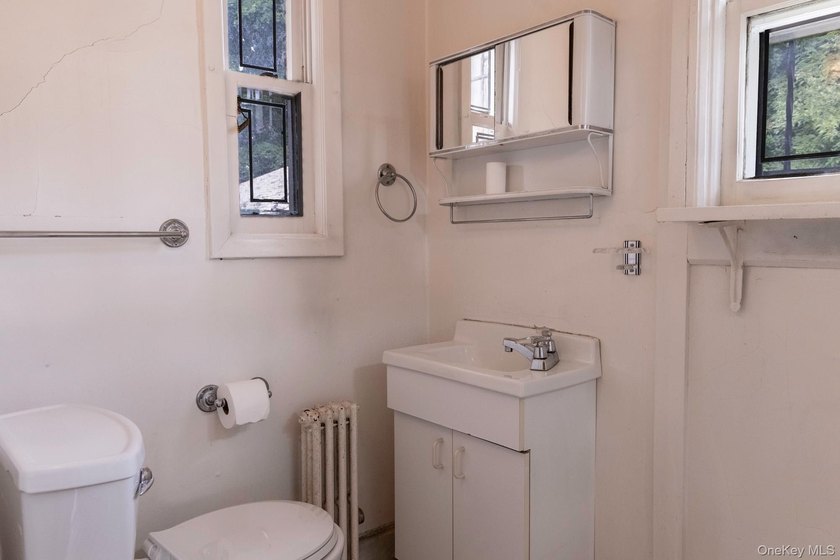 Detached, brick, single-family house in highly sought-after - photo 7