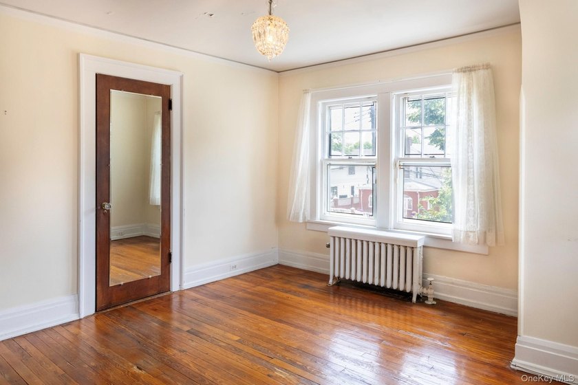 Detached, brick, single-family house in highly sought-after - photo 10