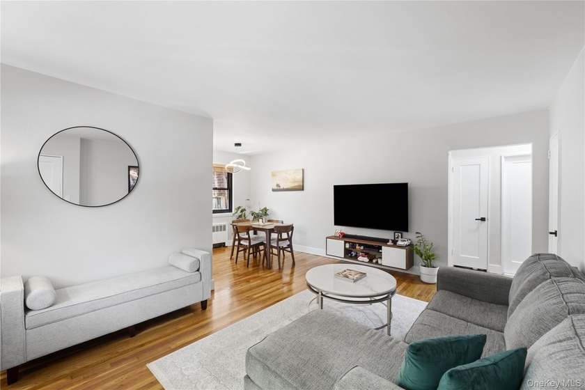 Welcoming 1-bedroom lower located in desirable Beech Hills - photo 2