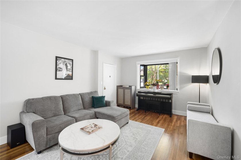 Welcoming 1-bedroom lower located in desirable Beech Hills - photo 3