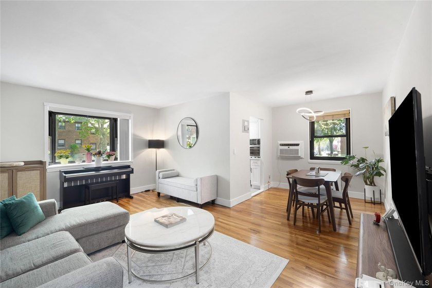 Welcoming 1-bedroom lower located in desirable Beech Hills - photo 4