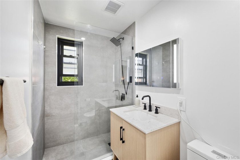 Welcoming 1-bedroom lower located in desirable Beech Hills - photo 9