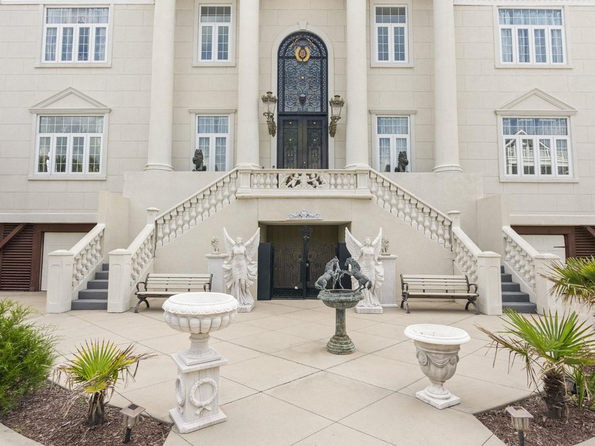The Ocean Palace | 123 Pioneer Loop. An Unrivaled Oceanfront - photo 3