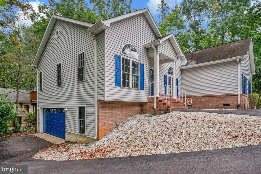 Welcome to 3800 Lakeview Parkway - a home designed for - photo 3