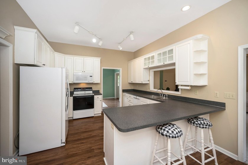 Welcome to 3800 Lakeview Parkway - a home designed for - photo 10