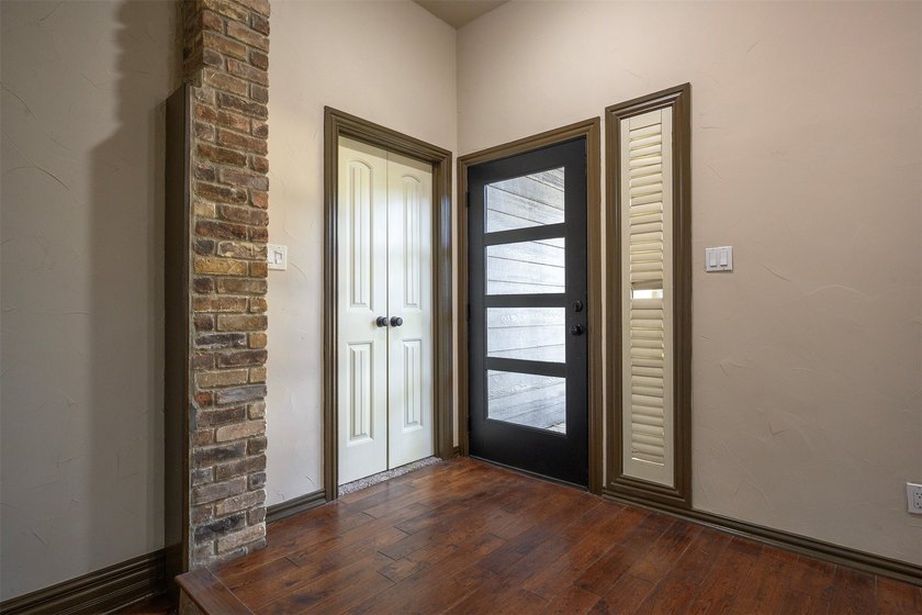 Updated single-story home located on a large, wooded cul-de-sac - photo 4