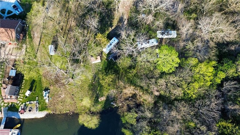 Enjoy lake living at its best with this ready-to-go waterfront - photo 3