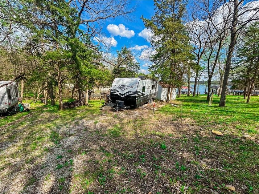 Enjoy lake living at its best with this ready-to-go waterfront - photo 5
