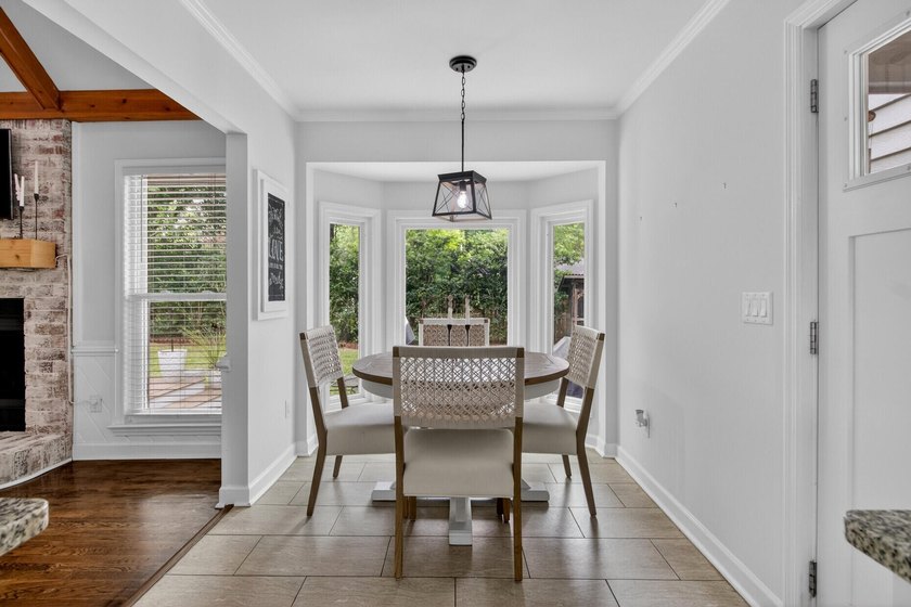 Tucked away on a charming and tranquil cul-de-sac in the coveted - photo 10