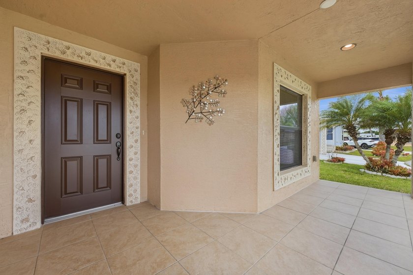 Welcome home to this pristine 2BR/2BA fully furnished residence - photo 2