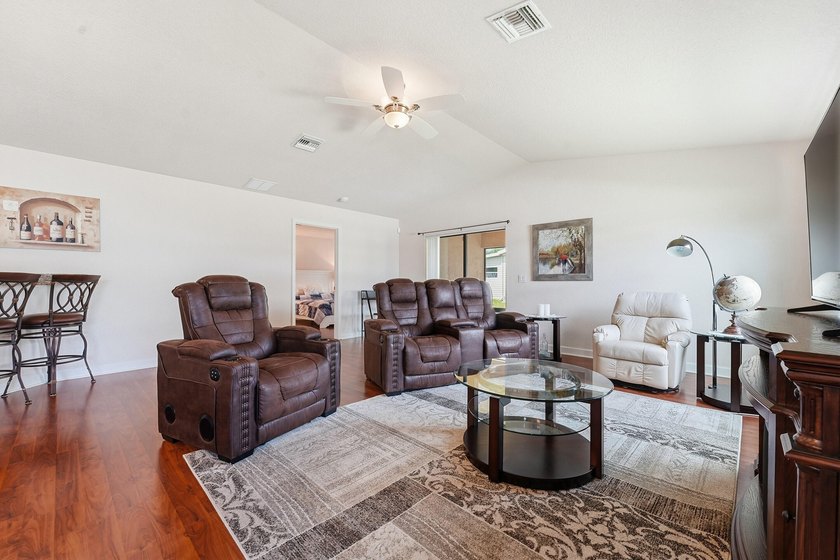 Welcome home to this pristine 2BR/2BA fully furnished residence - photo 6