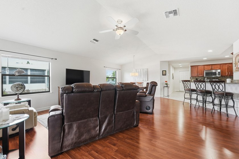 Welcome home to this pristine 2BR/2BA fully furnished residence - photo 7