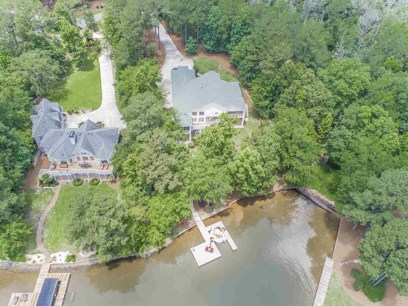 A unique combination of luxury, comfort, grandeur, privacy and - photo 22