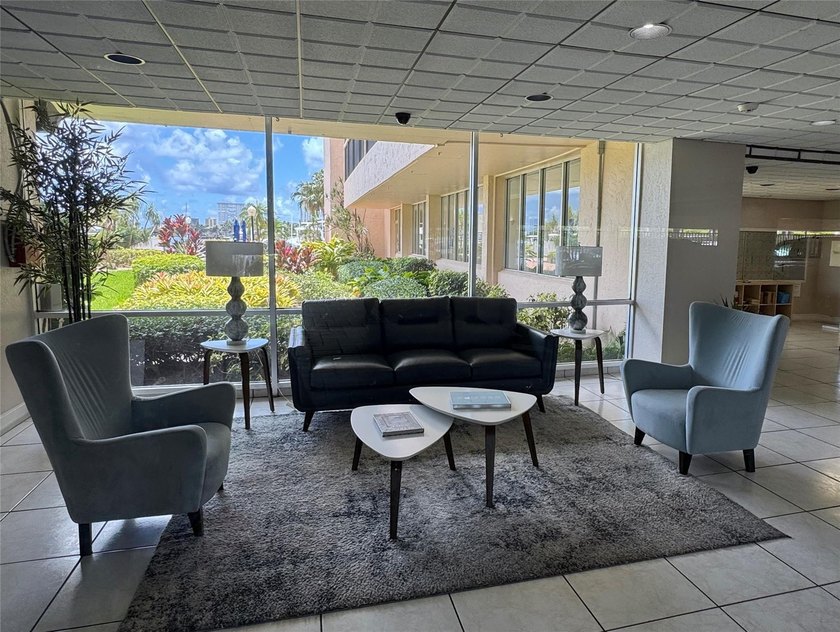 Enjoy direct water views from every room of the pool, marina and - photo 22