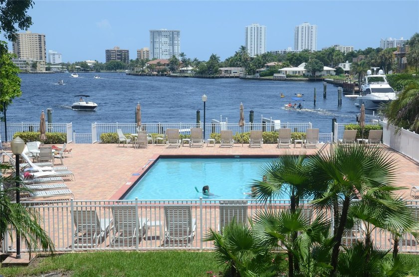 Enjoy direct water views from every room of the pool, marina and - photo 24