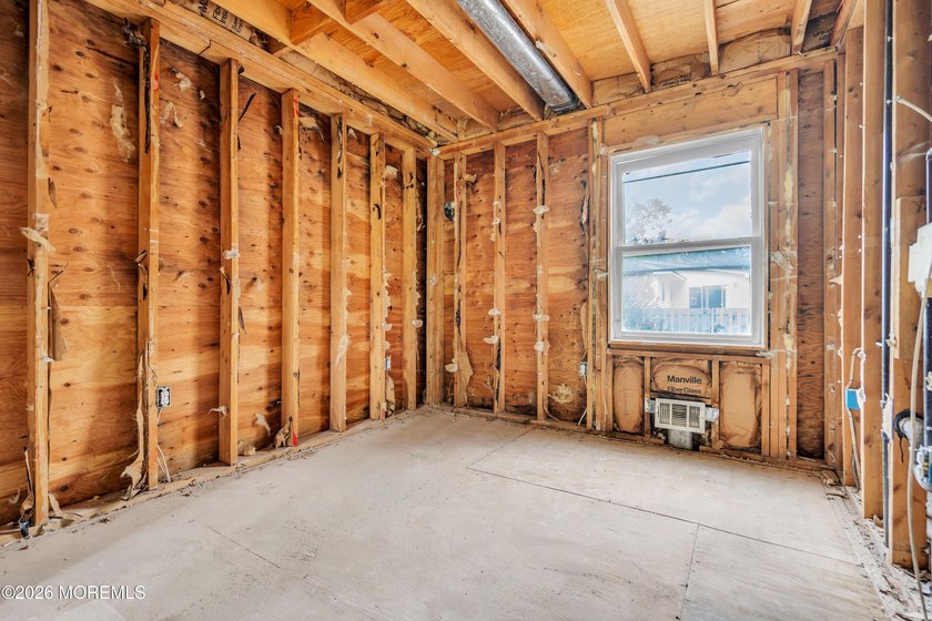 Endless potential in this 4-bedroom, 1.5-bath home offering a - photo 10