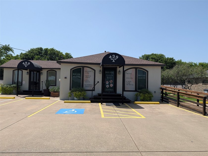 Versatile Commercial Property with Flexible Multi-Tenant or - photo 3