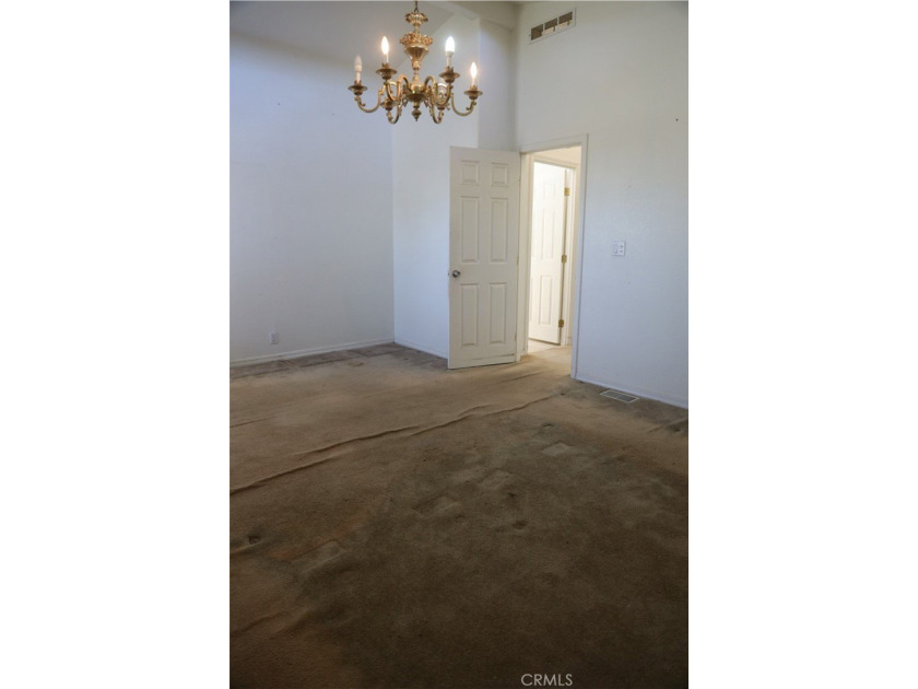 Great opportunity to own a spacious 3-bedroom, 2-bath - photo 14
