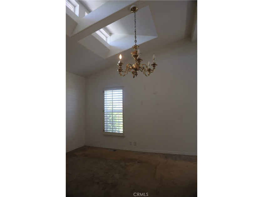 Great opportunity to own a spacious 3-bedroom, 2-bath - photo 17