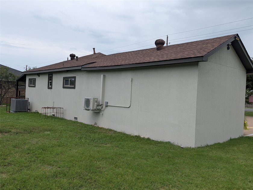 Versatile Commercial Property with Flexible Multi-Tenant or - photo 7