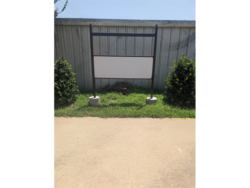 Versatile Commercial Property with Flexible Multi-Tenant or - photo 9