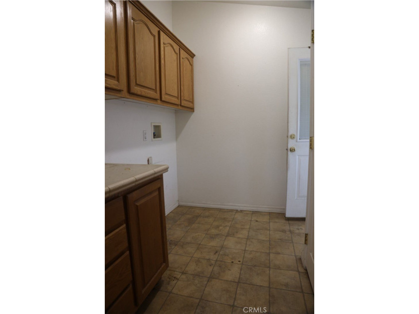 Great opportunity to own a spacious 3-bedroom, 2-bath - photo 22