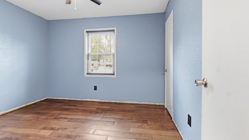 INVESTORS DREAM!!! Home was taken down to studs and rebuilt - photo 25