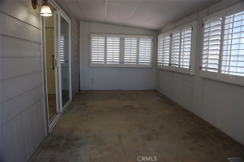 Great opportunity to own a spacious 3-bedroom, 2-bath - photo 31