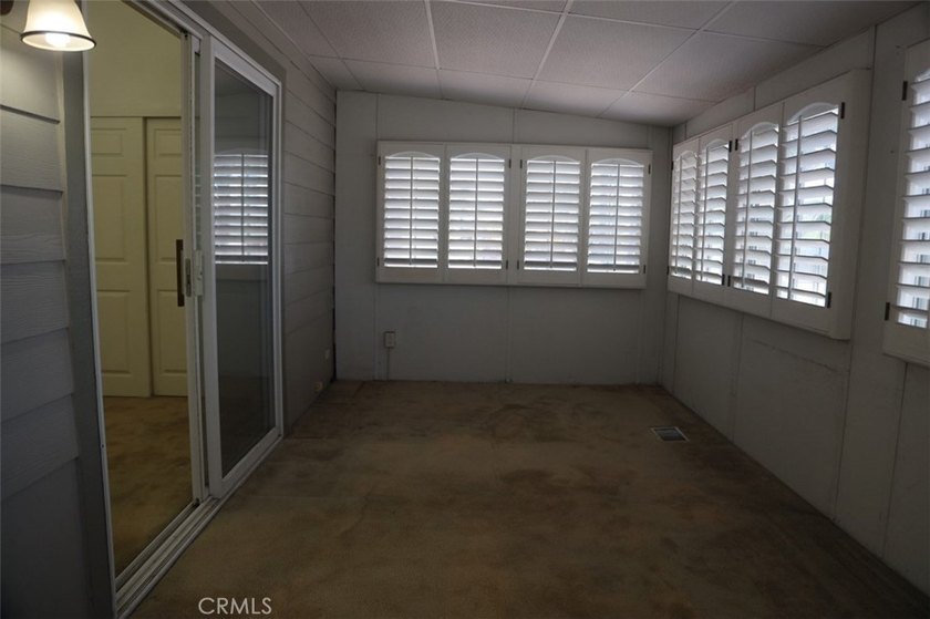 Great opportunity to own a spacious 3-bedroom, 2-bath - photo 32
