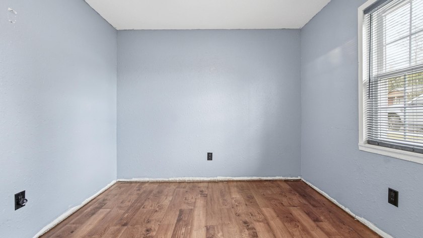 INVESTORS DREAM!!! Home was taken down to studs and rebuilt - photo 34