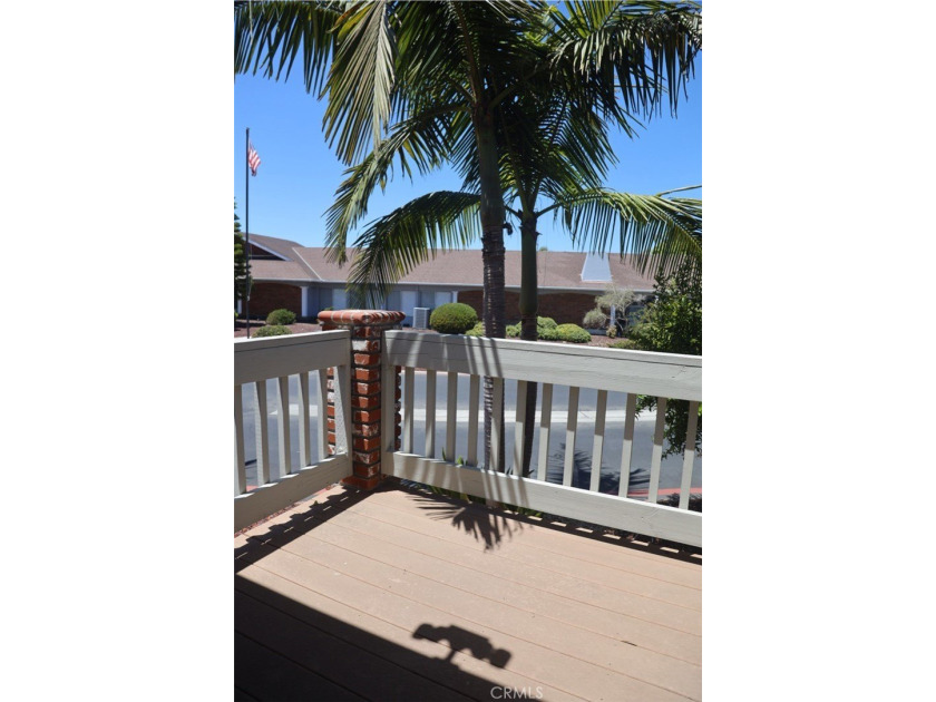 Great opportunity to own a spacious 3-bedroom, 2-bath - photo 35